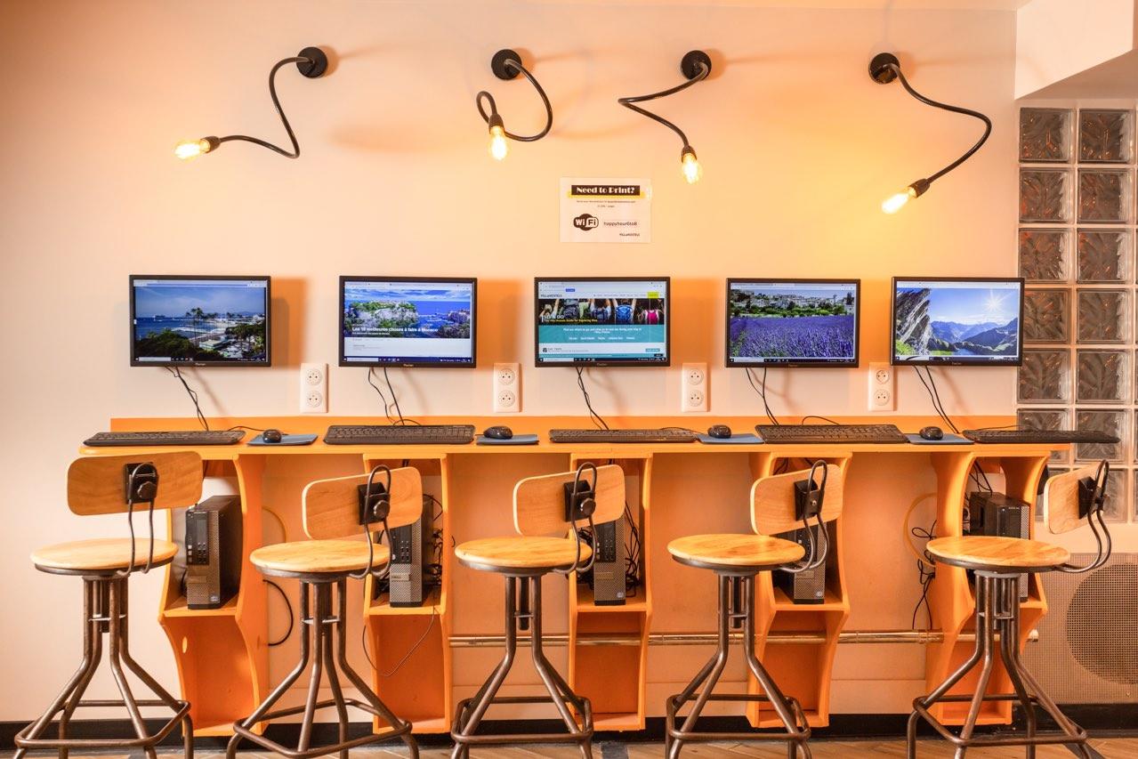 Villa Saint Exupery Beach Hostel Nice Exterior photo Internet café in Japan