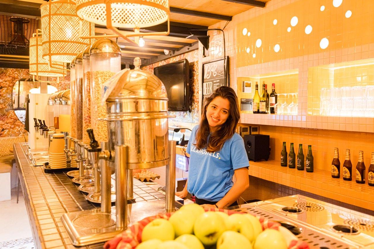 Villa Saint Exupery Beach Hostel Nice Exterior photo A bartender at work