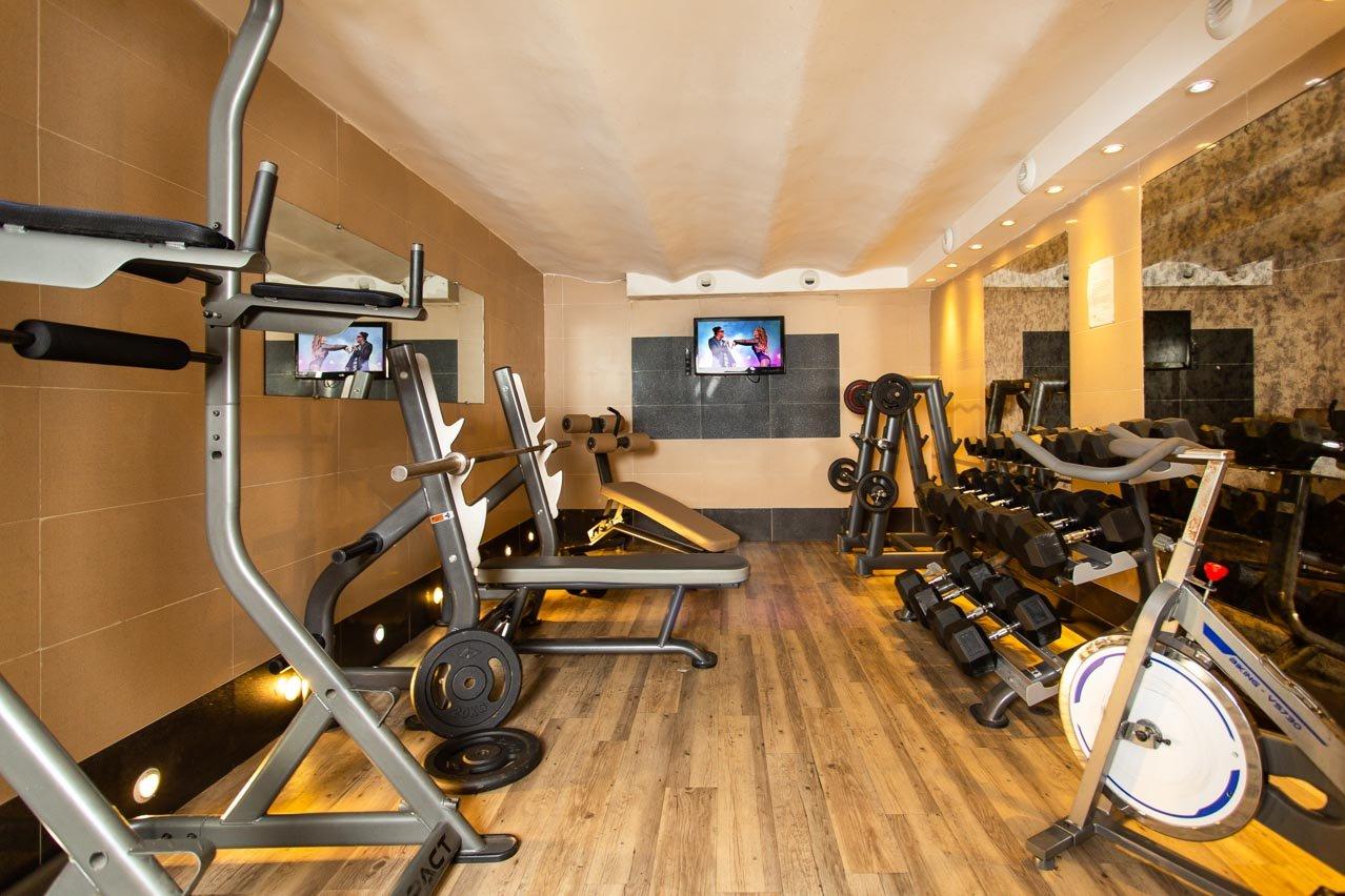 Villa Saint Exupery Beach Hostel Nice Exterior photo The gym at the hotel