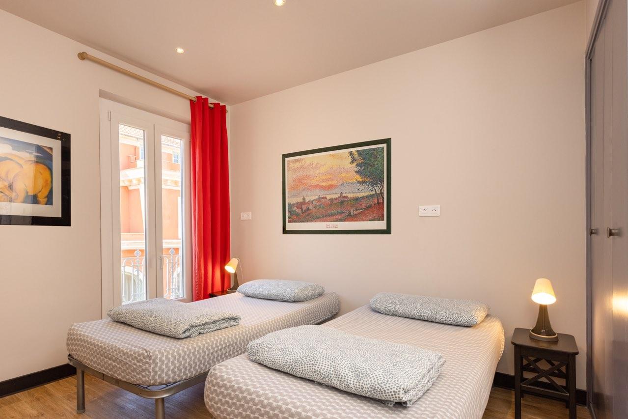Villa Saint Exupery Beach Hostel Nice Exterior photo A bedroom in a typical apartment