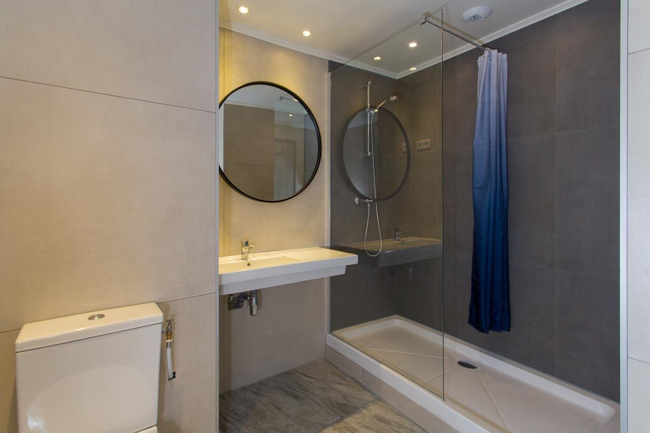 Villa Saint Exupery Beach Hostel Nice Exterior photo A shower enclosure with a sliding door