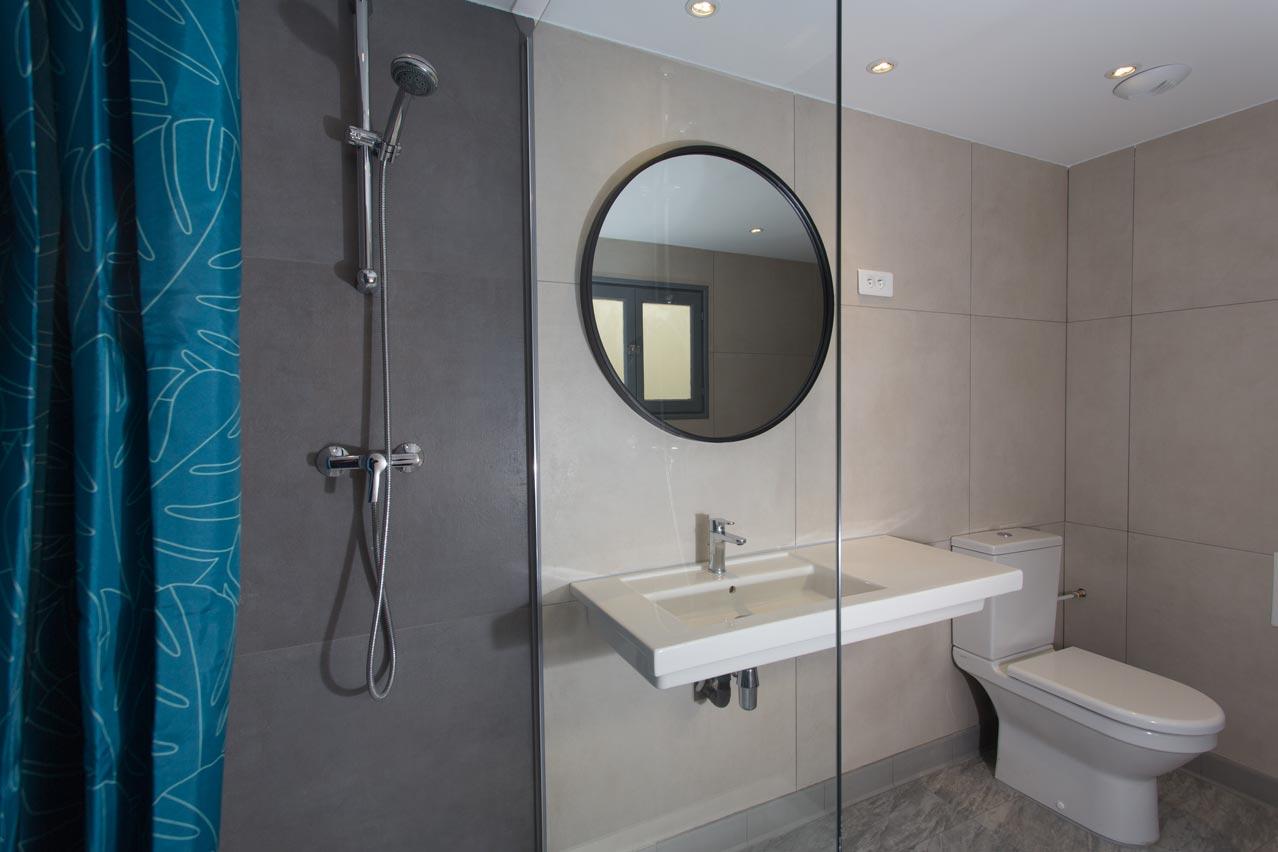 Villa Saint Exupery Beach Hostel Nice Exterior photo Bathroom